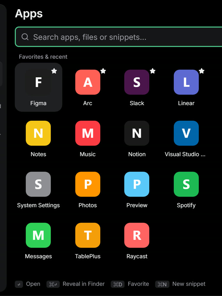App 分頁：搜尋框下方是 App 圖示，最愛以星號標示